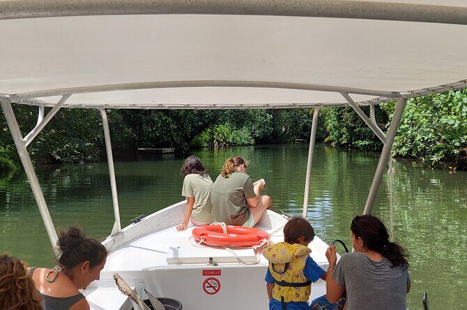 1/2 day "Treasures of Raiatea" by boat - ideal for cruise passengers - Authenticity and Cultural Richness