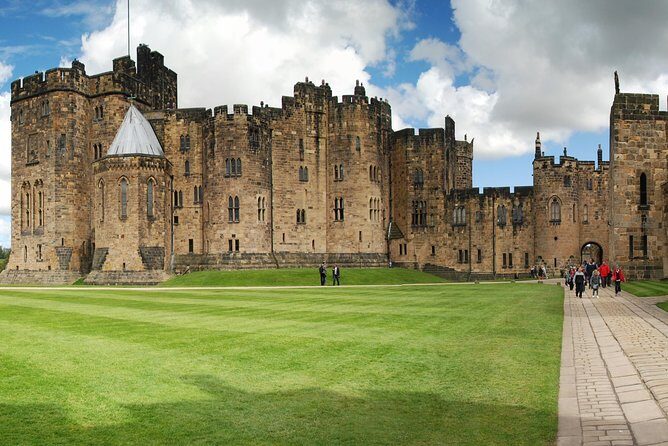 1 Day Alnwick Castle, Holy Island & Scottish Borders - A Closer Look at the Tour Experience