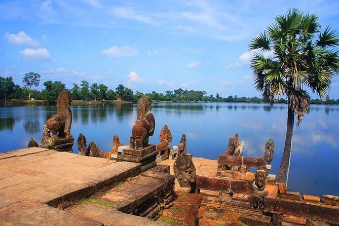 1-Day Angkor Temple Small Group Day Tour - Exploring the Itinerary in Detail