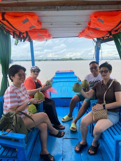1-Day Experience Mekong Delta - Small Group By Van - Visiting Vinh Trang Pagoda: A Blend of Architectural Styles