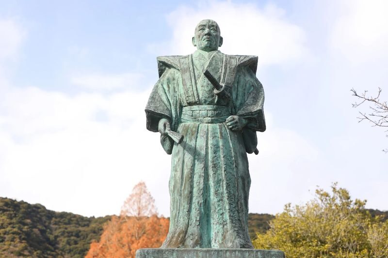 1-Day Iwakuni Tour: Kintaikyo Bridge, Castle Town & Seal Engraving - 11:20 a.m. through Kikko Park and Kikko Shrine