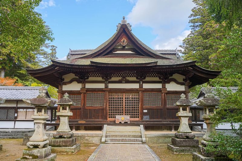 1-Day Iwakuni Tour: Kintaikyo Bridge, Castle Town & Seal Engraving - 1:15 p.m. up Mount Shiroyama by ropeway