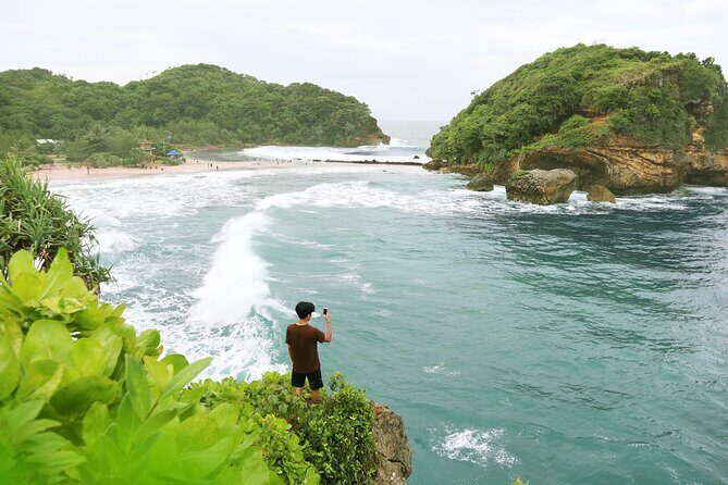 1 Day - Malang Beaches and Island Hopping // 06:30 - 17:30 - FAQ