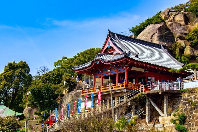 1-Day Onomichi & Ikuchijima: Hill of Hope, Ferry, Ropeway & Temples - Saikokuji’s sandals and 108 stone steps