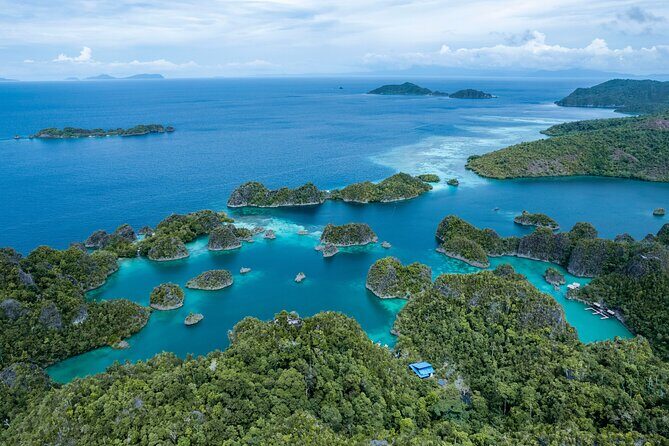 1-day Piaynemo Raja Ampat Tour hopping Island depart from sorong - Exploring Raja Ampat in a Day: The Piaynemo Island Hopping Tour from Sorong