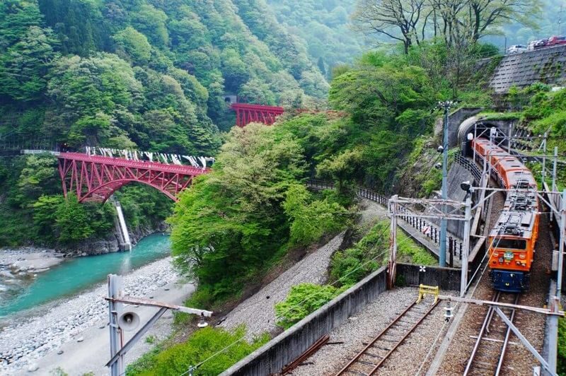 1 Day Tour from Kanazawa: Kurobe Gorge and Unazuki Onsen - From Kanazawa to Unazuki Onsen