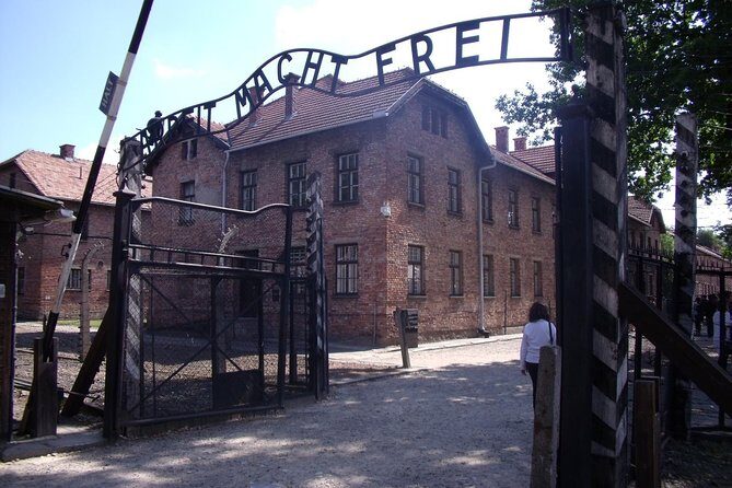 1 Day Trip Auschwitz-Birkenau Memorial and Museum Guided Tour from Krakow - An In-Depth Look at the Auschwitz-Birkenau Guided Tour