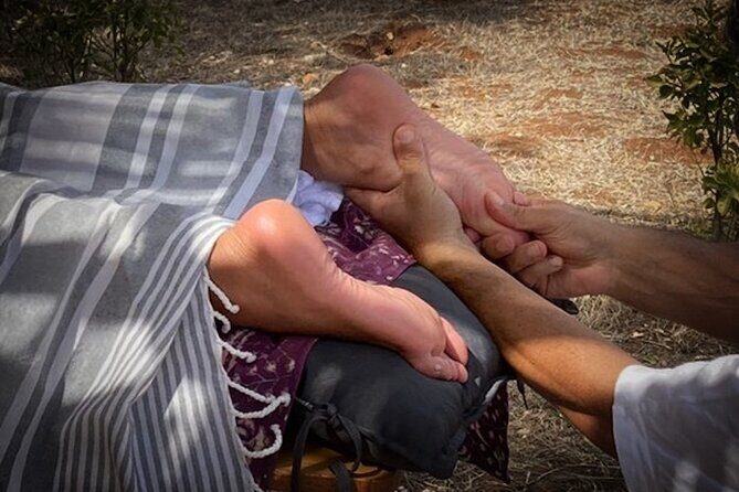 1 hour and a half private Foot and Facial Reflexology in Bari - Key Points