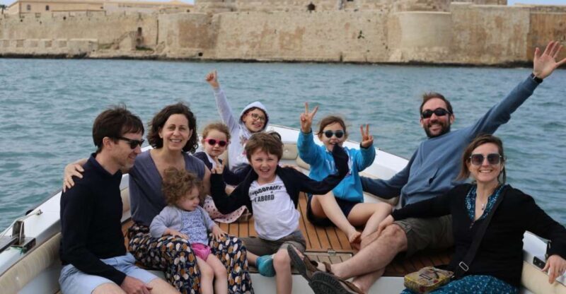 1-hour boat tour with visit to sea caves and ortigia island - Key Points