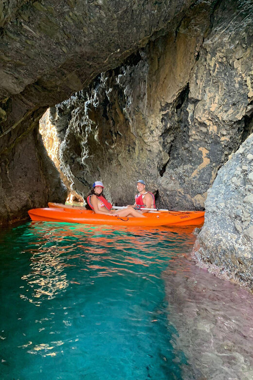 1 hour Double Kayak Rental (2 guests) - Discovering the Best of Cinque Terre by Kayak