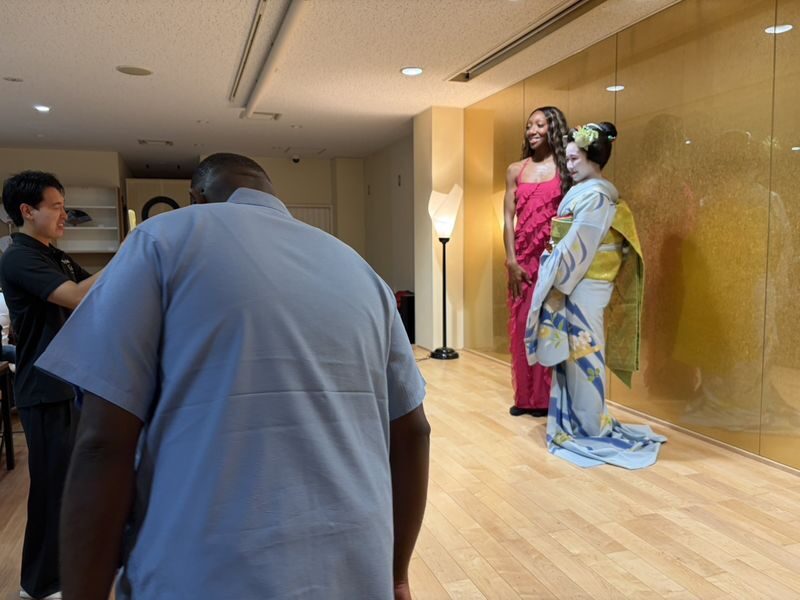 1-Hour Geisha/Maiko Show in Kyoto - The Q&A, photos, and traditional game