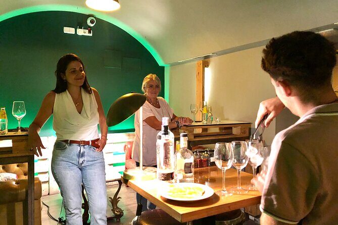 1-Hour Gin Tonics Guided Workshop with special view in Madrid - Frequently Asked Questions (FAQs)
