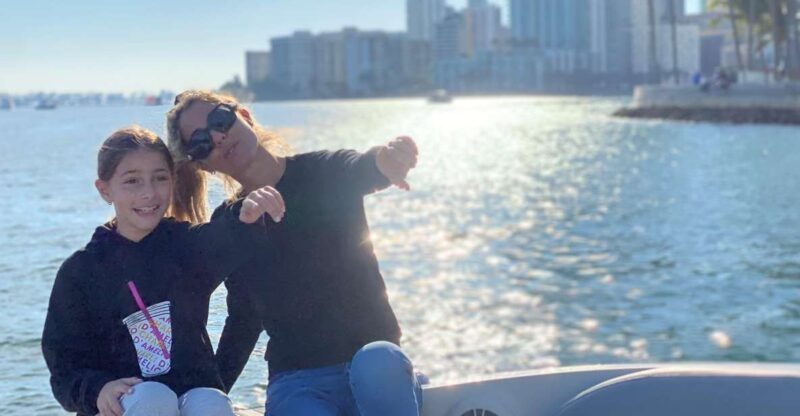 1 hour Miami Private Boat Ride with champagne and captain - Key Points