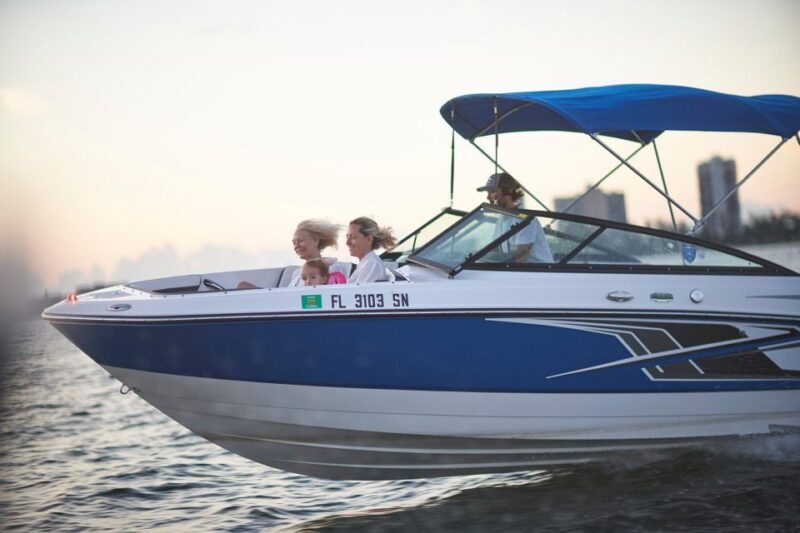 1 hour Miami Private Boat Ride with champagne and captain - FAQ