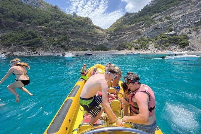 1 Hour of Adrenaline and Speedboat adventure in Alcúdia - Experience the Thrill of a 1-Hour Speedboat Adventure in Alcúdia