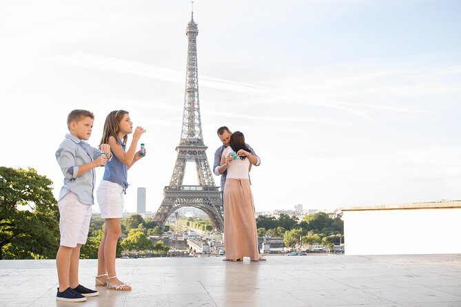 1-hour Photoshoot at the Eiffel Tower Trocadero Paris - Key Points