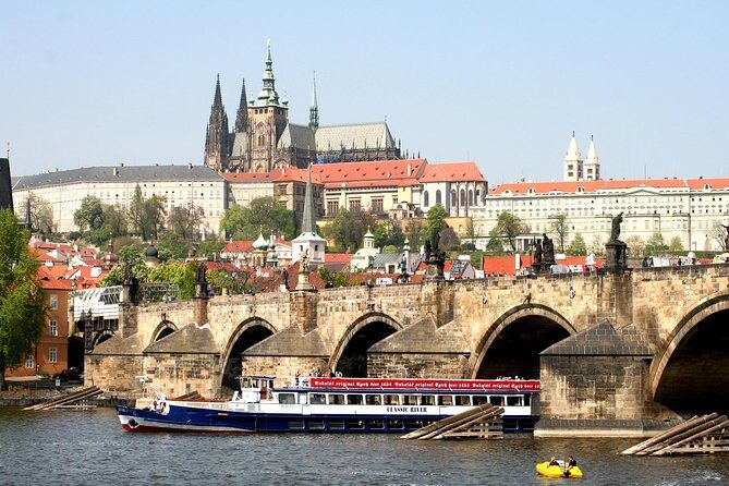 1 hour Prague Panoramic Vltava River sightseeing Cruise - Key Points