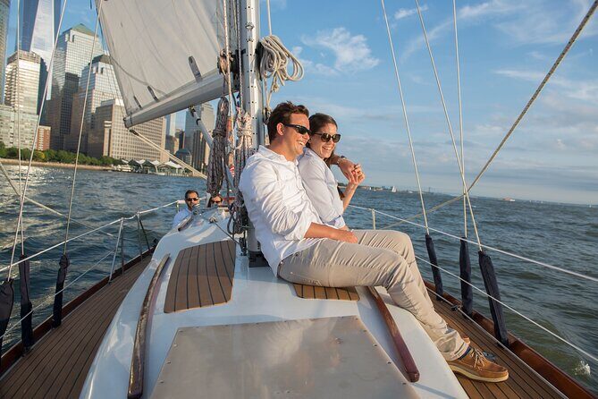 1 Hour Private Charter in New York Harbor for up to 6 people - Key Points