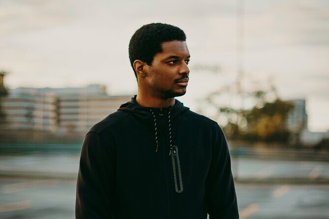 1-Hour Private Guided Photography Tour in Toronto - Exploring the Toronto Photography Tour in Detail