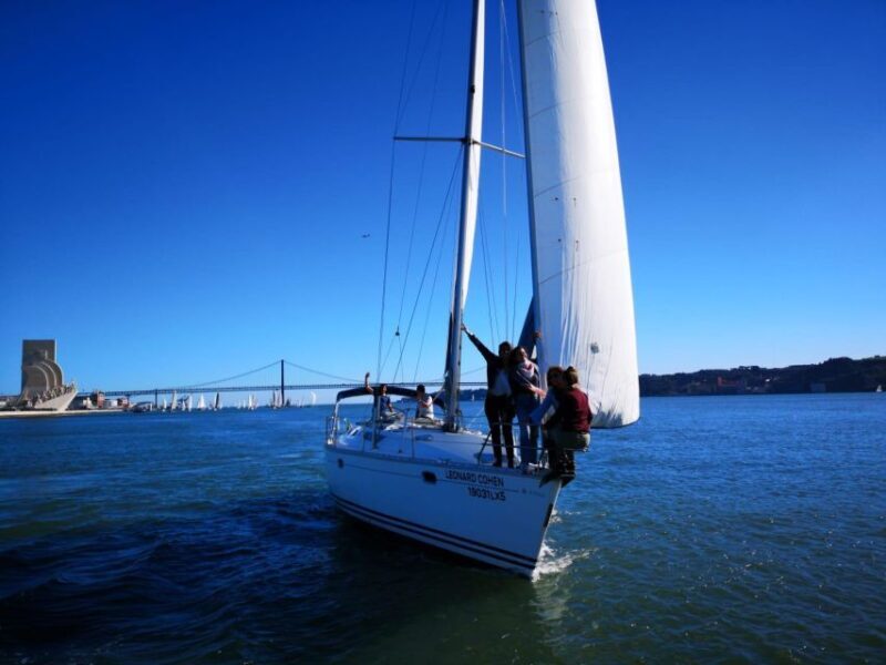 1 Hour Private - Lisbon: Sailing Tour With Wine and History - The Itinerary: What to Expect During the Hour