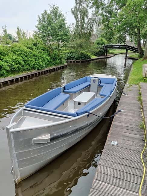1 Hour Private open boat tour with local captain - A Gentle Voyage Through Giethoorn’s Canals
