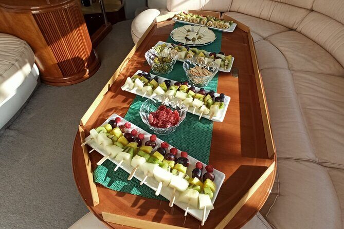 1 Hour Sail + Spanish Lunch or Dinner for 2 People in a Luxury Motor Boat - Key Points