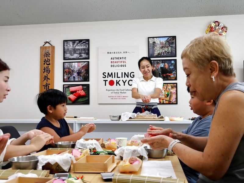 1-Hour Sushi Bento Making in Tsukiji Fish Market - What makes this class worth considering