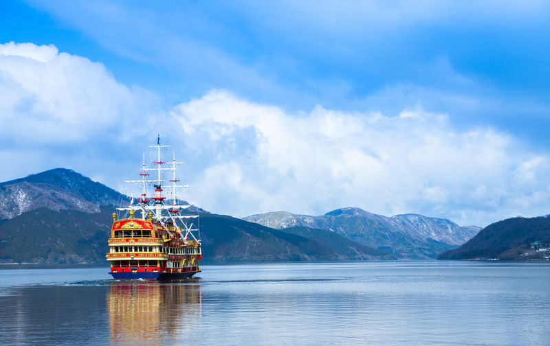 1-Person Tour: Mt. Fuji Classic Route Day Trip | Mt. Fuji Land, Sea, and Air Owakudani, Lake Yamanaka, Oshino Hakkai Day Trip with Ropeway | Departure from Tokyo - Fuji from Lake Yamanaka