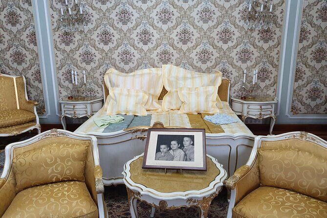 10 h Ceausescu Communism Private Tour in Bucharest plus Dracula's Grave - Who Will Love This Tour?