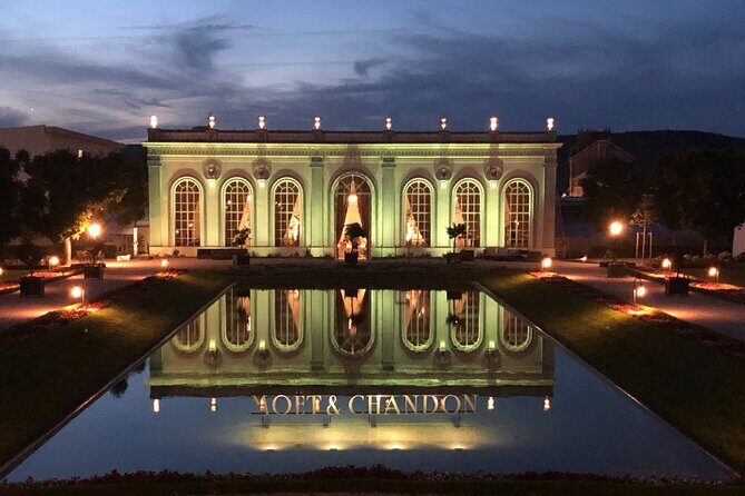 100% Champagne LOVER Tour:1 Iconic house visit+3 tastings & Lunch - The Complete Experience: An In-Depth Look