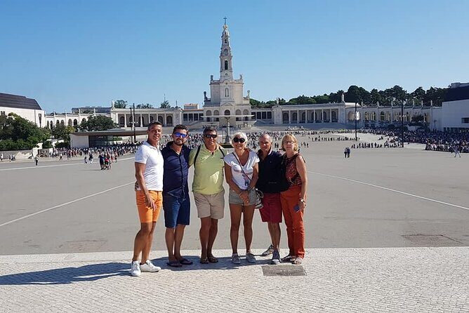 10h guided tour of Fátima Óbidos Nazaré Batalha and Alcobaça - Key Points