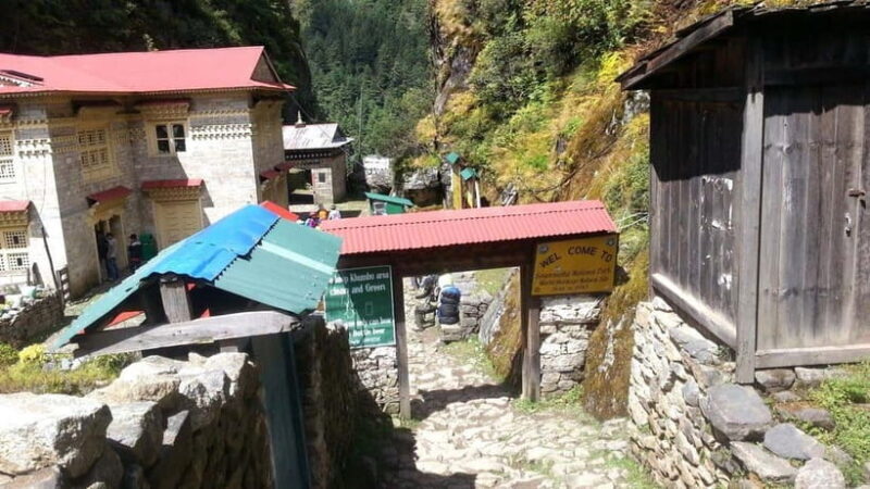 14-Day Gokyo Lakes Trek with Guide - The Journey Begins: Kathmandu and Lukla