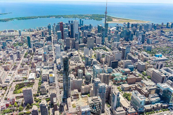 14-Minute Helicopter Tour Over Toronto - A Closer Look at the Helicopter Tour Experience