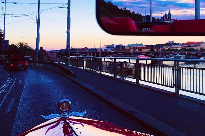 1,5 hour oldtimer convertible Prague sightseeing tour - FAQ