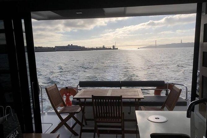 1H power catamaran up to 18 people in Lisbon - Value & Practical Considerations