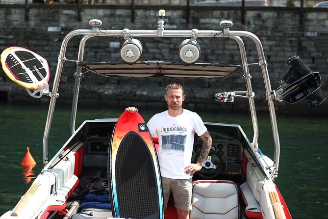 1H Wakeboard and Wakesurf on Lake Como with Mastercraft Boat - FAQs