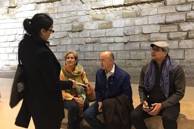 1h30 - Louvre Highlights optional 'families with kids' - Eng/Esp - What to Expect During the Tour