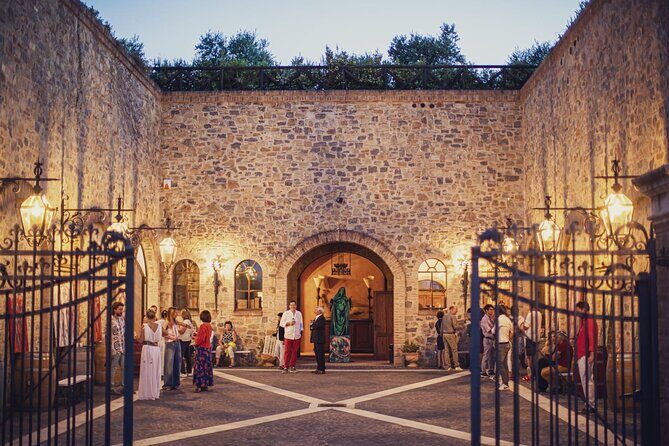 1h30m Wine Tasting and Visit to Val D'Orcia - Key Points