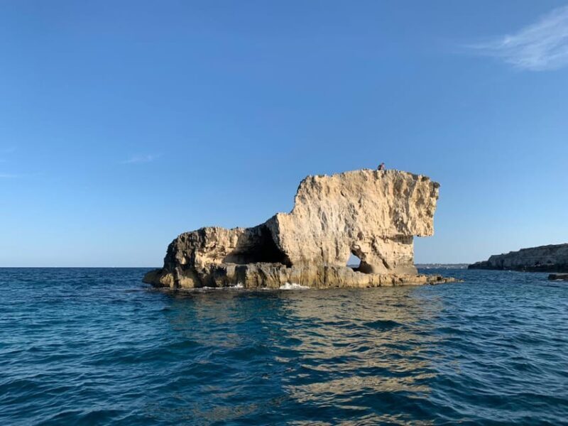 2.5-HOUR BOAT TOUR ORTIGIA+SEA CAVES+PILLIRINA+FRUIT DRINK - Exploring Sicily’s Coastline from the Water: A 2.5-Hour Boat Tour of Ortigia, Sea Caves, and Pillirina