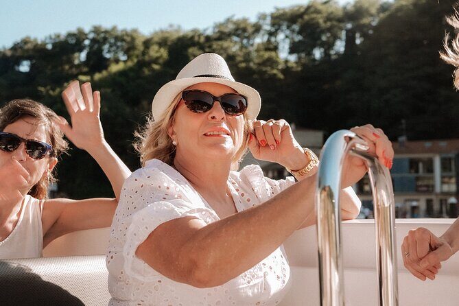 "2 bays, mornings, afternoons, sunset with a glass of cava - Frequently Asked Questions