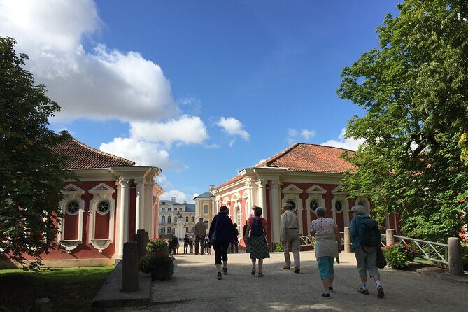 2 countries! Hill of Crosses, Rundale Palace and Bauska castle - A Deep Dive into the Tour Experience
