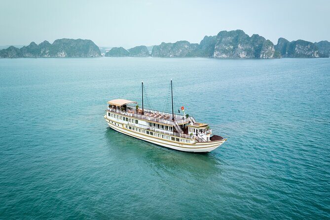 2-Day Boutique Cruise Discover Hidden Gems of Bai Tu Long Bay - Exploring Bai Tu Long Bay: A detailed look at the tour experience