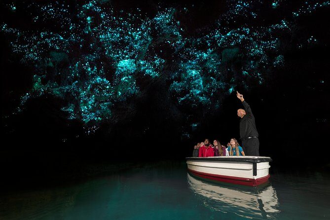 2-Day Hobbiton, Rotorua, Waitomo Caves Tour from Auckland with Accommodation - An Authentic Two-Day Adventure Through New Zealand’s Highlights