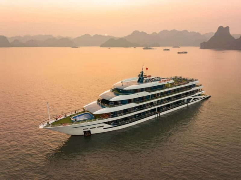 2-Day or 3-Day: Halong&Lan Ha Bay Cruise 5* balcony,bathtub - An In-Depth Look at the 2- or 3-Day Halong & Lan Ha Bay Cruise Experience
