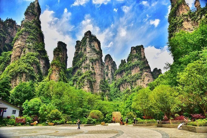 2-Day Private Tour to Zhangjiajie from Shanghai by Air with Accommodation - Exploring Zhangjiajie in Depth