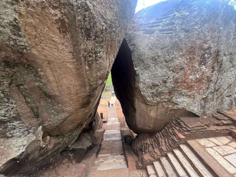 2 Day tour from Kandy: Sigiriya Polannaruwa and Anuradhapura - What Makes This Tour Stand Out?