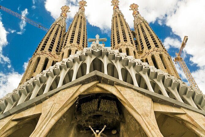 2-Day Tour: Gaudi & Sagrada Familia + Montserrat & Winery - Gaudí’s Masterpieces