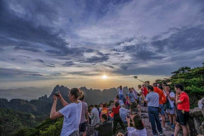 2-Day Tour of Mt. Huangshan and Hongcun - Exploring the Highlights of Huangshan and Hongcun
