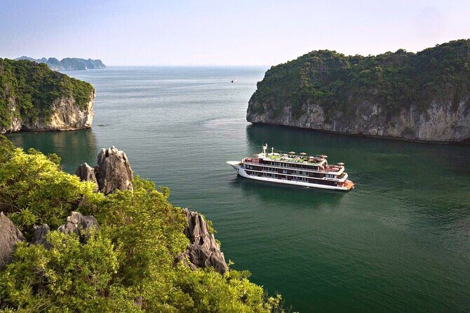 2 Days Era Cruise in Halong Bay and Lan Ha Bay from Hanoi - The First Day: Exploring the Water and Islands
