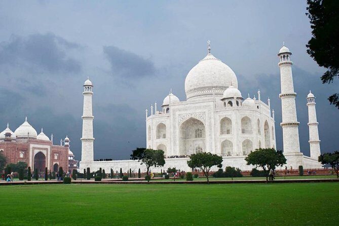 2-Days Private Taj Mahal Sunrise Tour from Mumbai by Round Trip Flights - FAQ